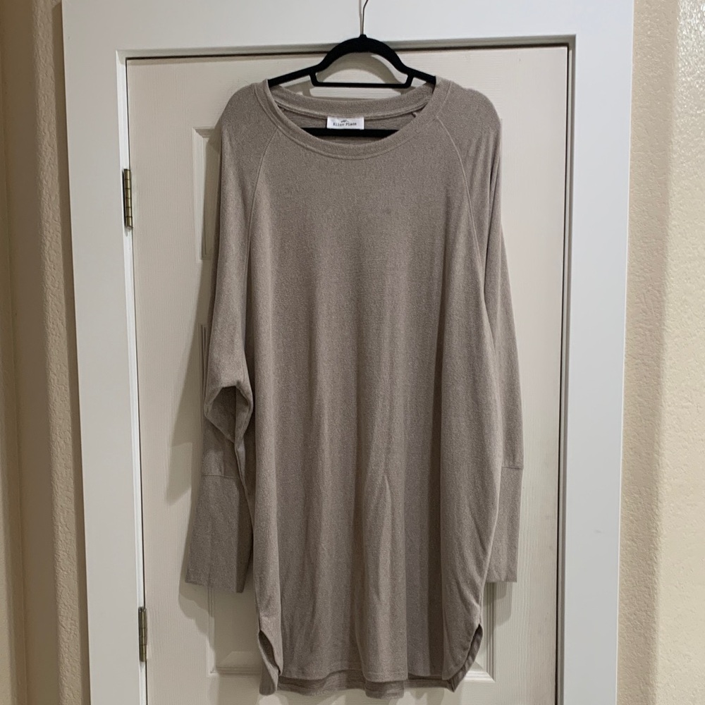 Women’s Beige Dress Shirt - Size 2X